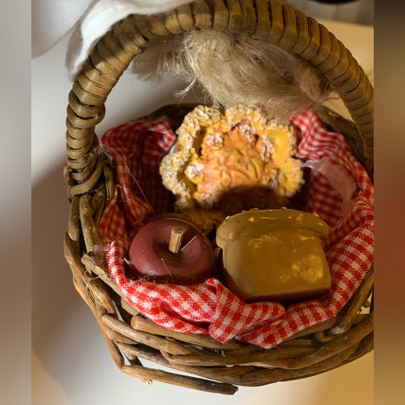 Annette Funicello Collectible Bear Co. Red Riding Hood w basket 12” all original - Picture 4 of 15